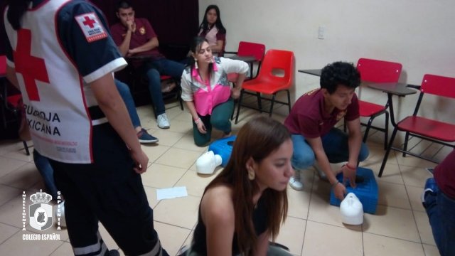 Capacitación a alumnos y personal por cruz roja mexicana